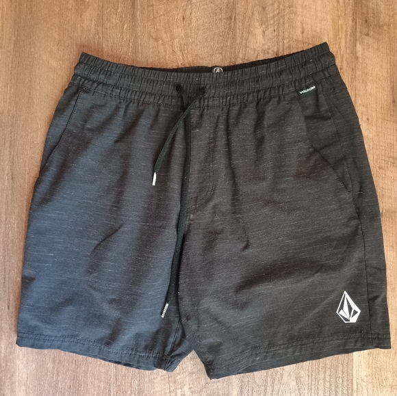 Volcom Small Men's Elastic Waist Hybrid Shorts  Black Charcoal Used Condition - Picture 1 of 3